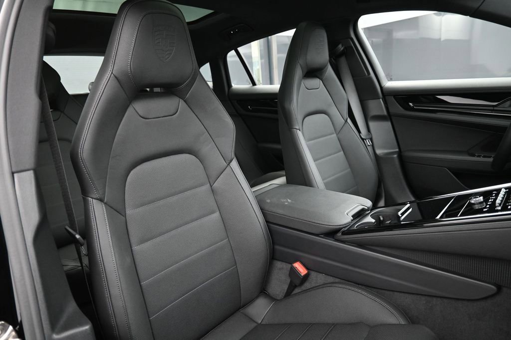 Used 2026 Porsche Panamera image 27