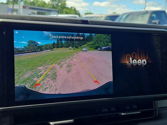 Used 2025 Jeep Gladiator Sport AWD/4WD image 15