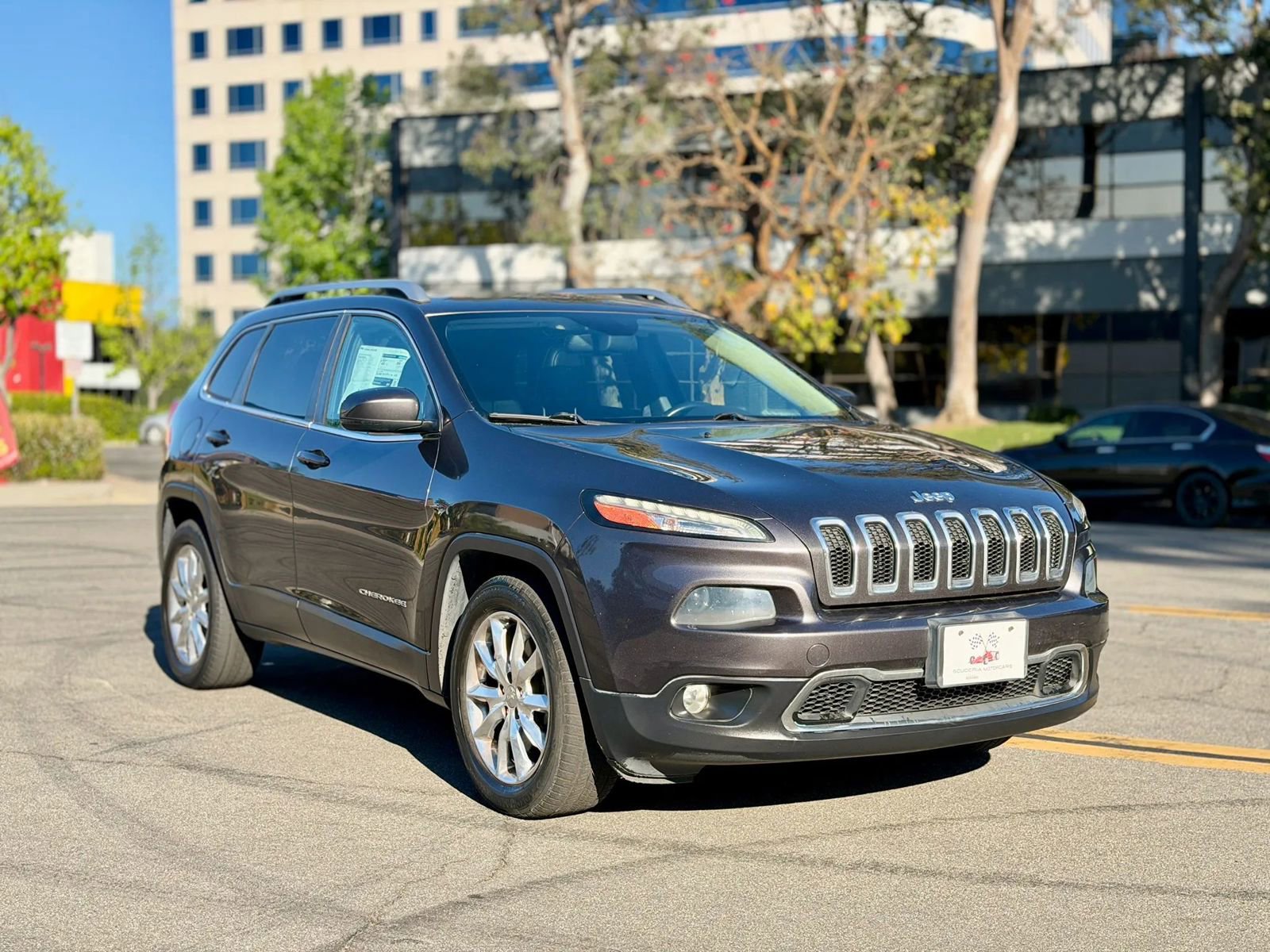 Used 2014 Jeep Cherokee Limited w/ Luxury Group image 6