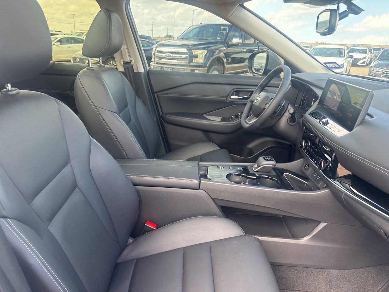 Certified 2025 Nissan Rogue SL w/ SL Premium Package image 29