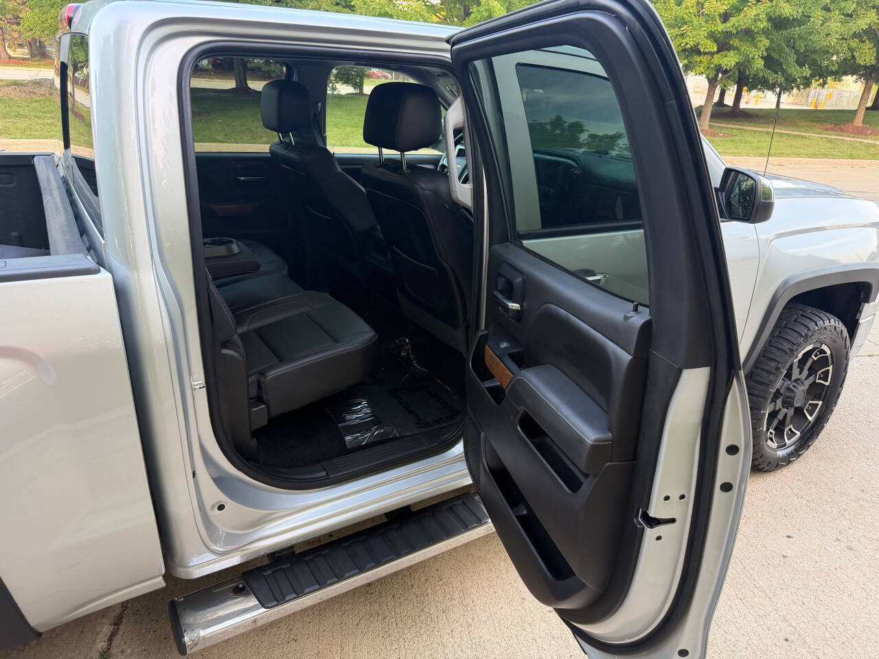 Used 2014 Chevrolet Silverado 1500 LTZ w/ LTZ Plus Package AWD/4WD image 17