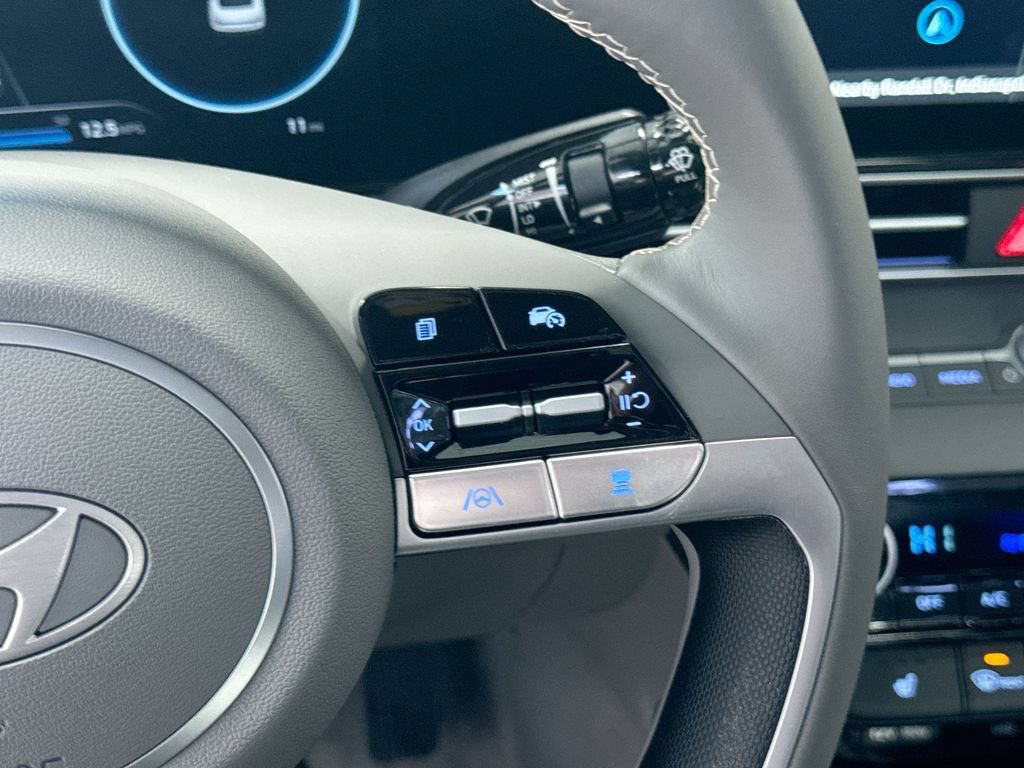 Certified 2025 Hyundai Elantra SEL FWD image 16