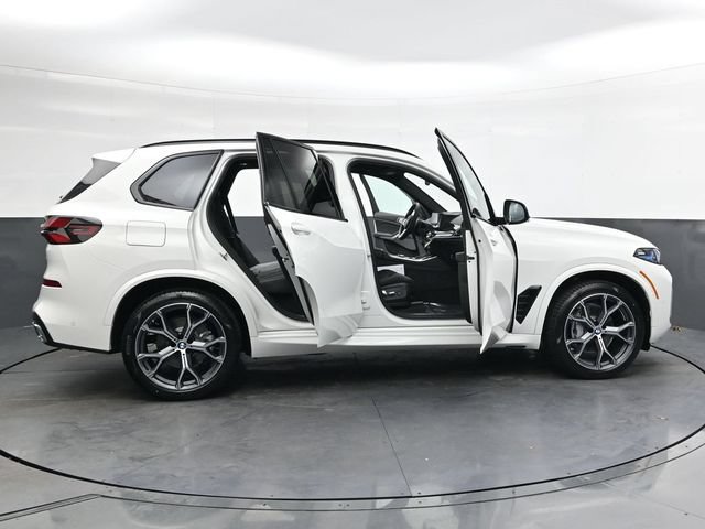 Used 2026 BMW X5 xDrive40i w/ M Sport Package AWD/4WD image 35