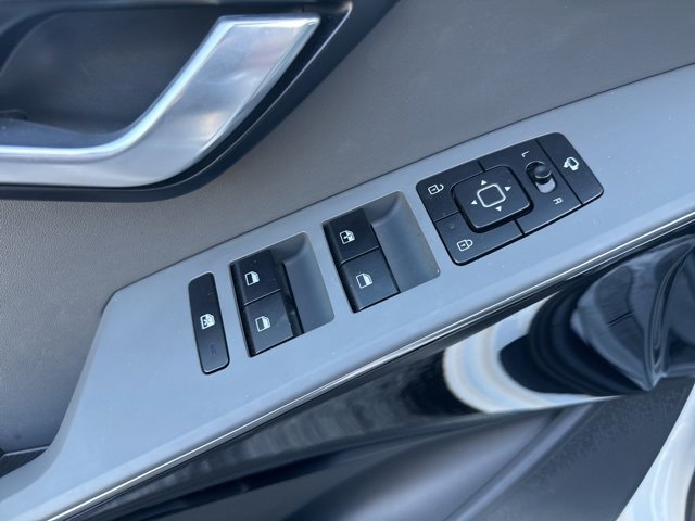 Certified 2024 Kia Niro EX Touring image 10