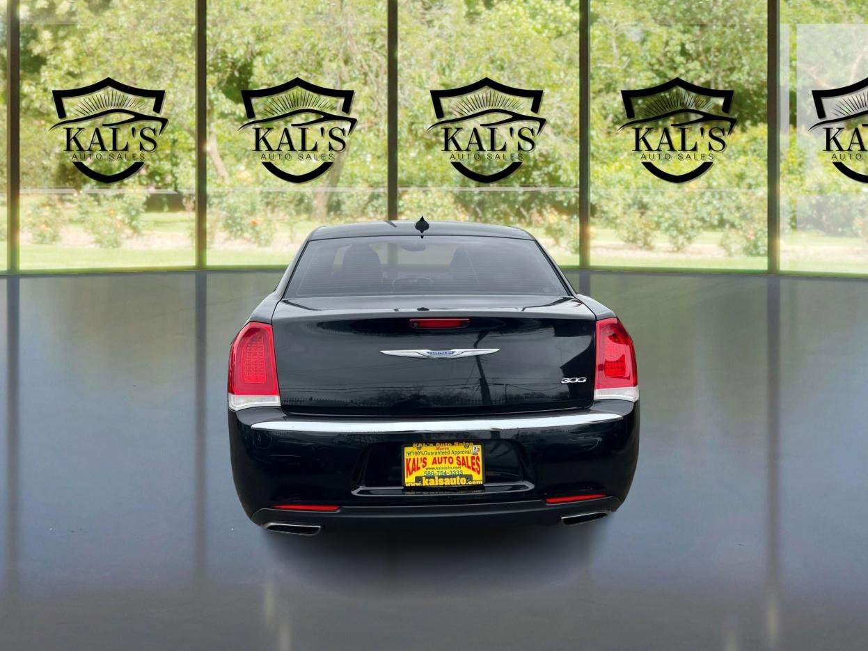 Used 2018 Chrysler 300 Touring RWD image 6