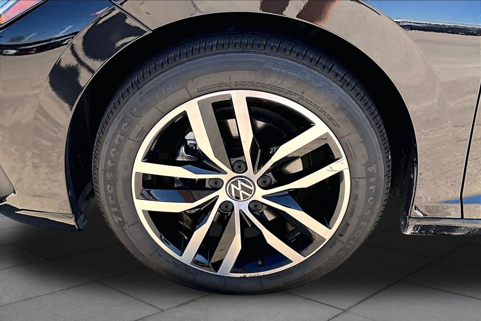 Used 2025 Volkswagen Jetta SE FWD image 9