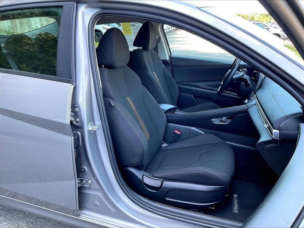 Used 2023 Hyundai Elantra SEL w/ Convenience Package FWD image 11