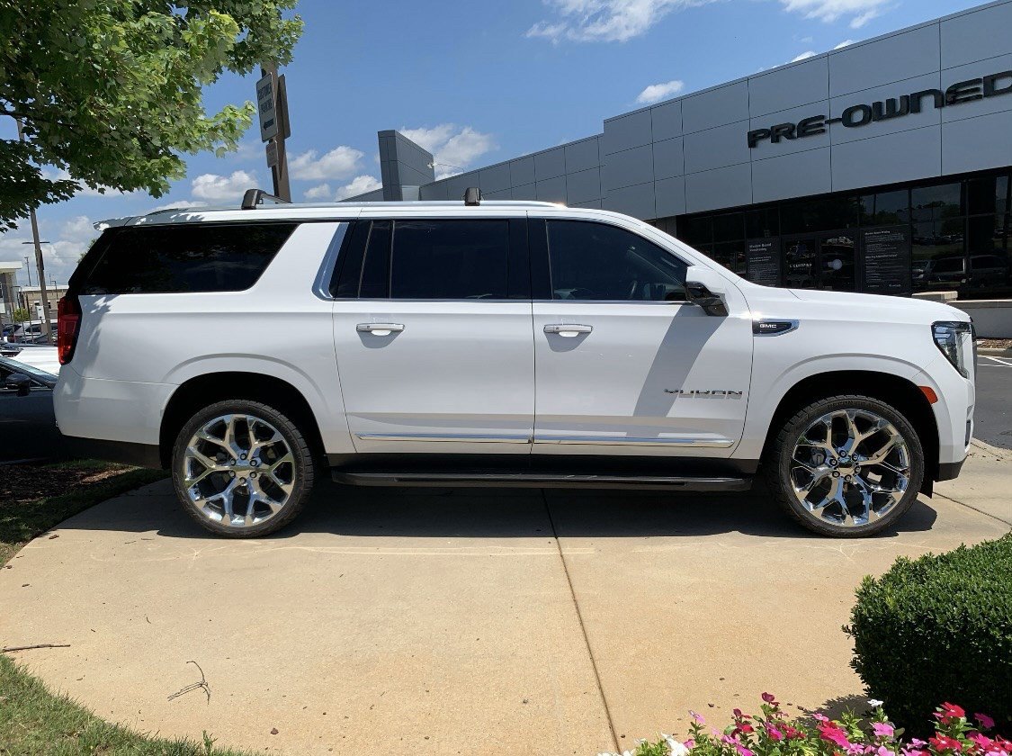 Used 2024 GMC Yukon XL SLT w/ SLT Luxury Package AWD/4WD image 28