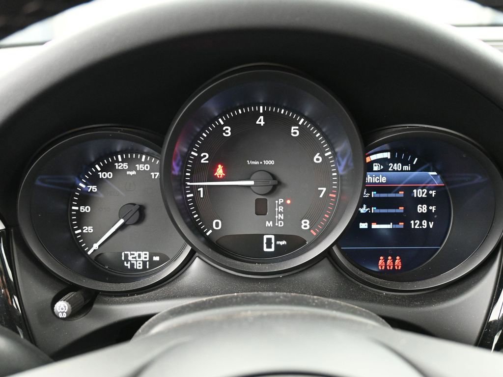 Certified 2023 Porsche Macan Turbo image 19