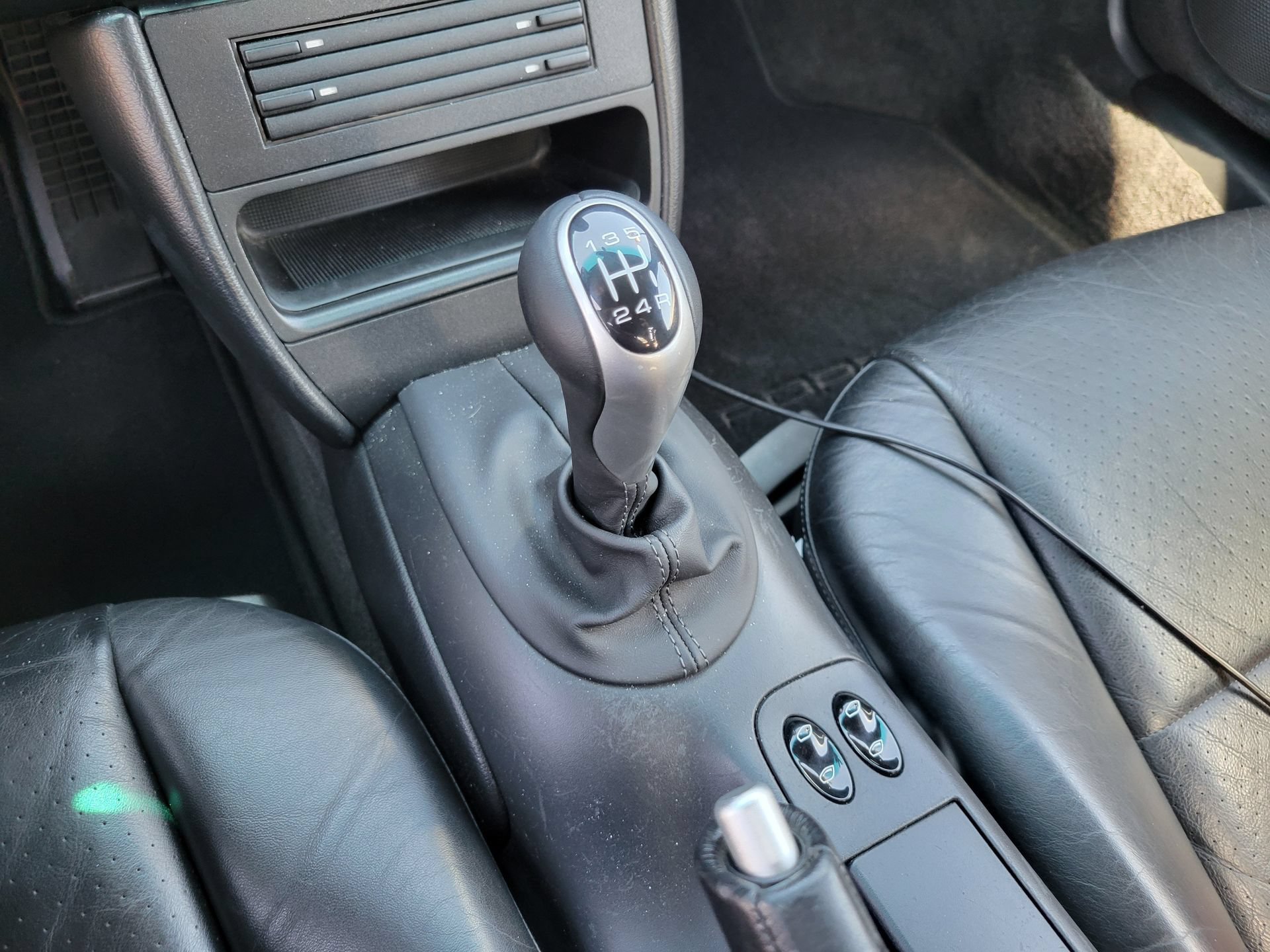 Used 2000 Porsche Boxster RWD image 16