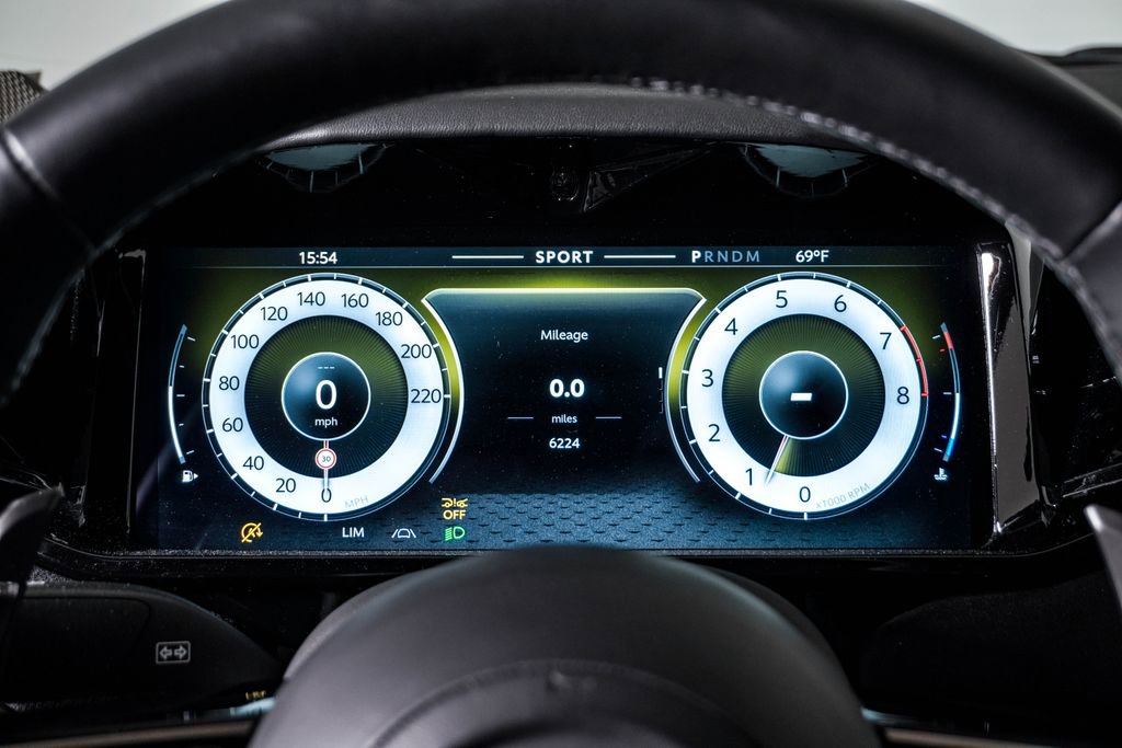 Used 2025 Aston Martin V8 Vantage Coupe RWD image 26