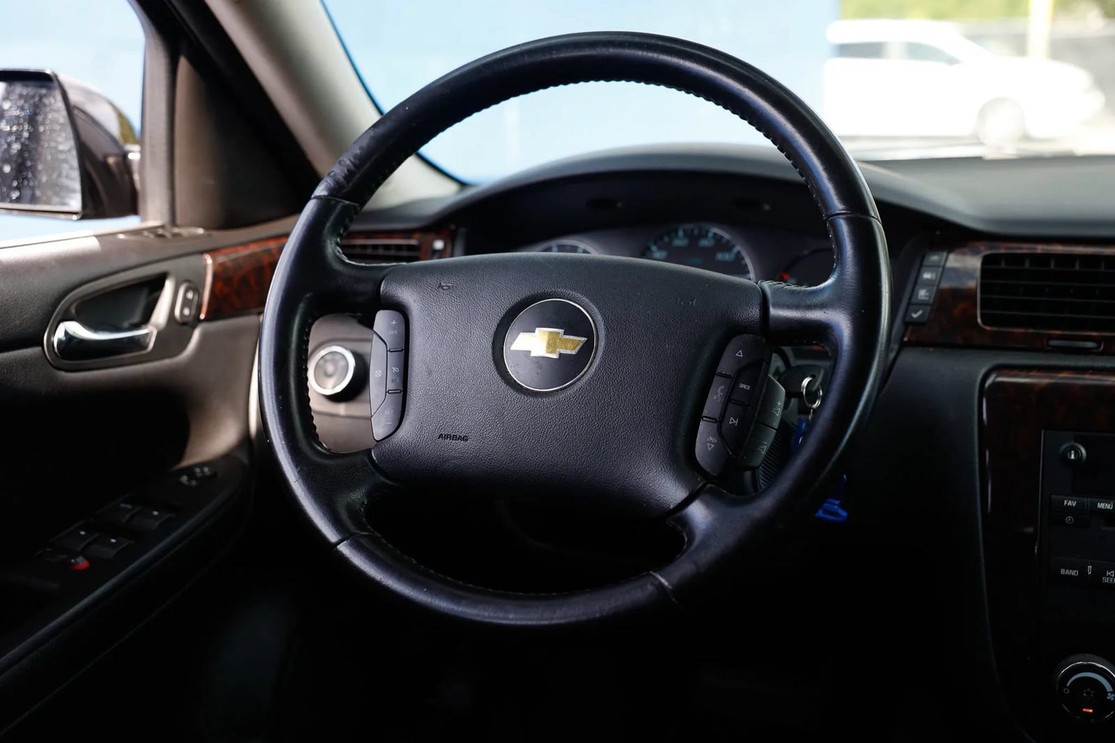 Used 2013 Chevrolet Impala LTZ FWD image 27