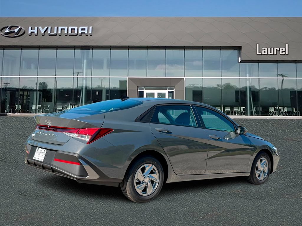 New 2026 Hyundai Elantra SE FWD image 3