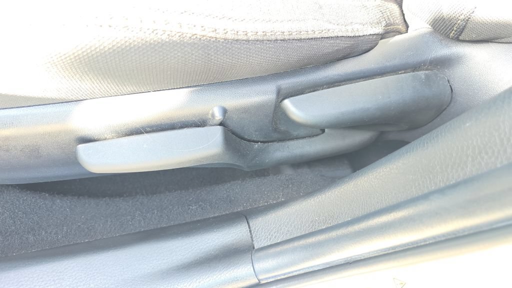 Used 2018 Toyota Corolla LE FWD image 16