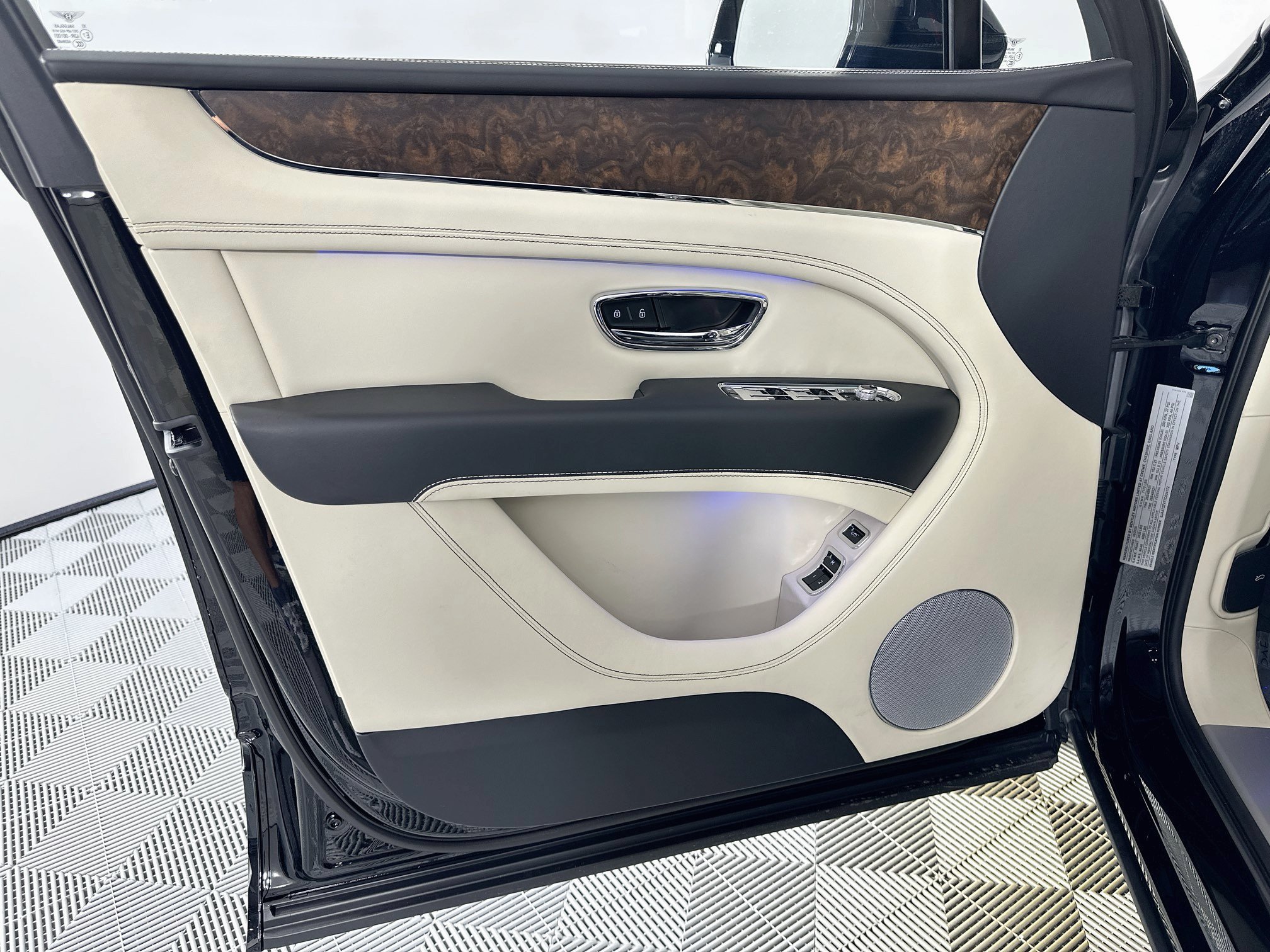 New 2026 Bentley Bentayga AWD/4WD image 14