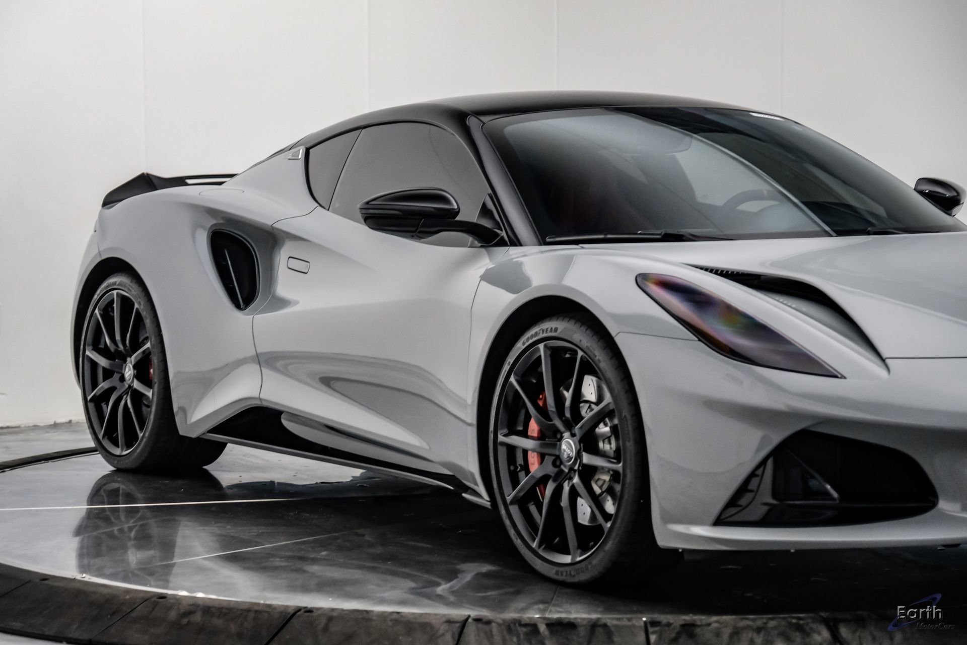 Used 2025 Lotus Emira RWD image 31
