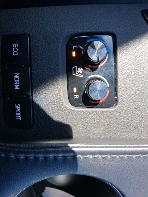 Used 2018 Toyota Avalon Limited w/ Carpet Mat Package FWD image 28