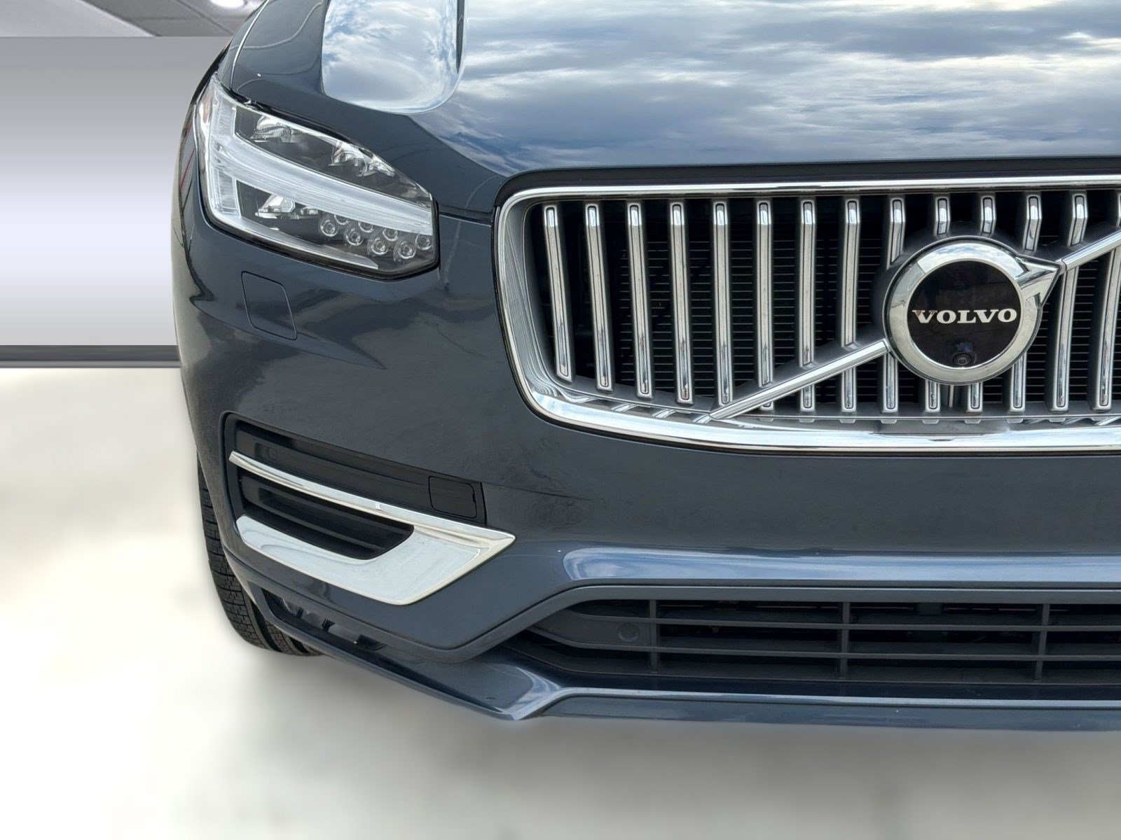 Certified 2023 Volvo XC90 B6 Ultimate w/ Protection Package Premier AWD/4WD image 11