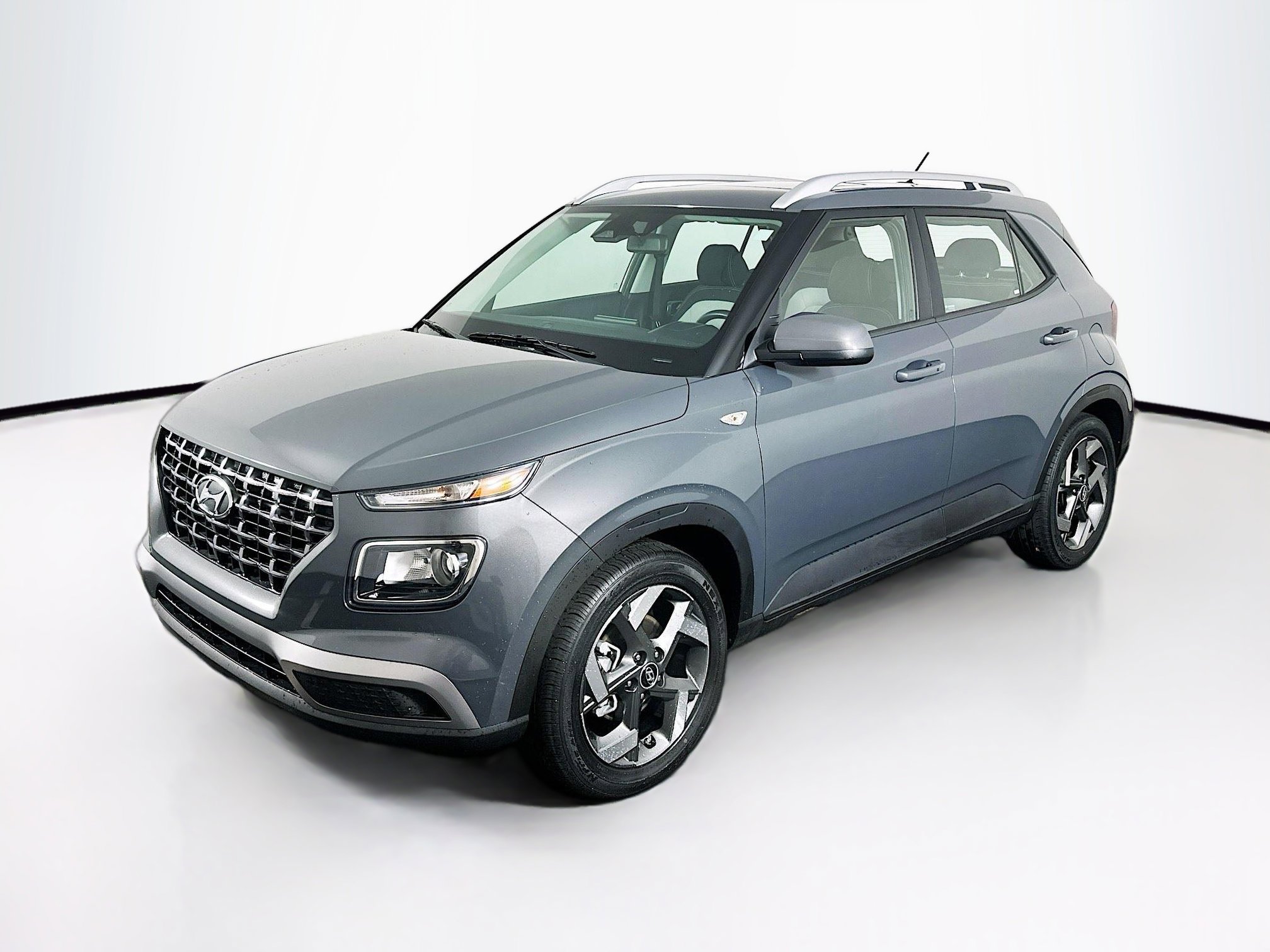 Used 2024 Hyundai Venue SEL image 3