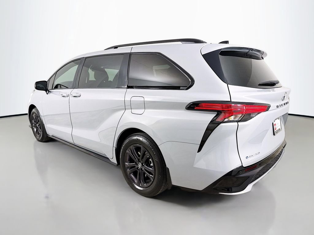 Certified 2025 Toyota Sienna XSE image 6