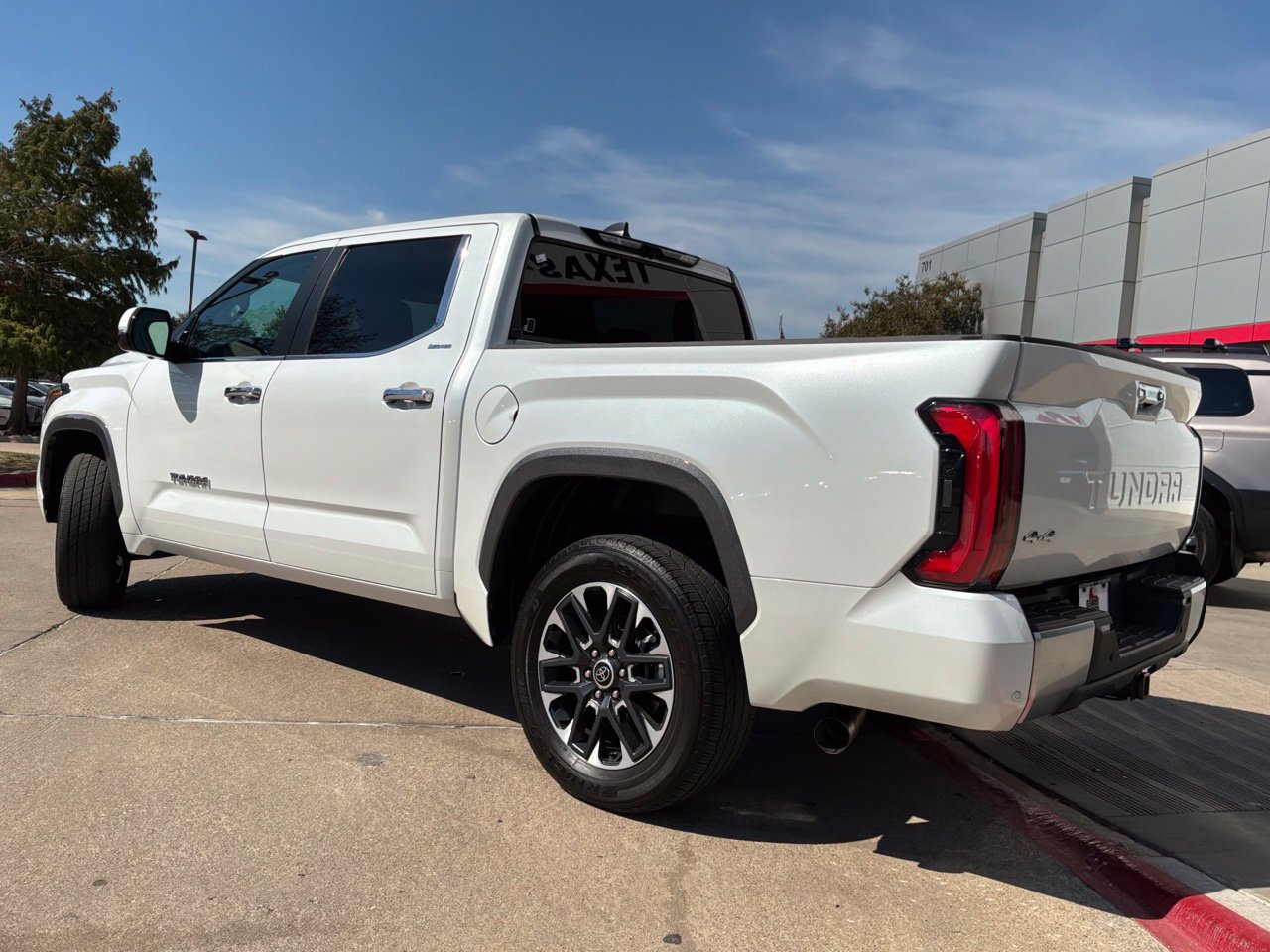 Used 2024 Toyota Tundra Limited AWD/4WD image 8