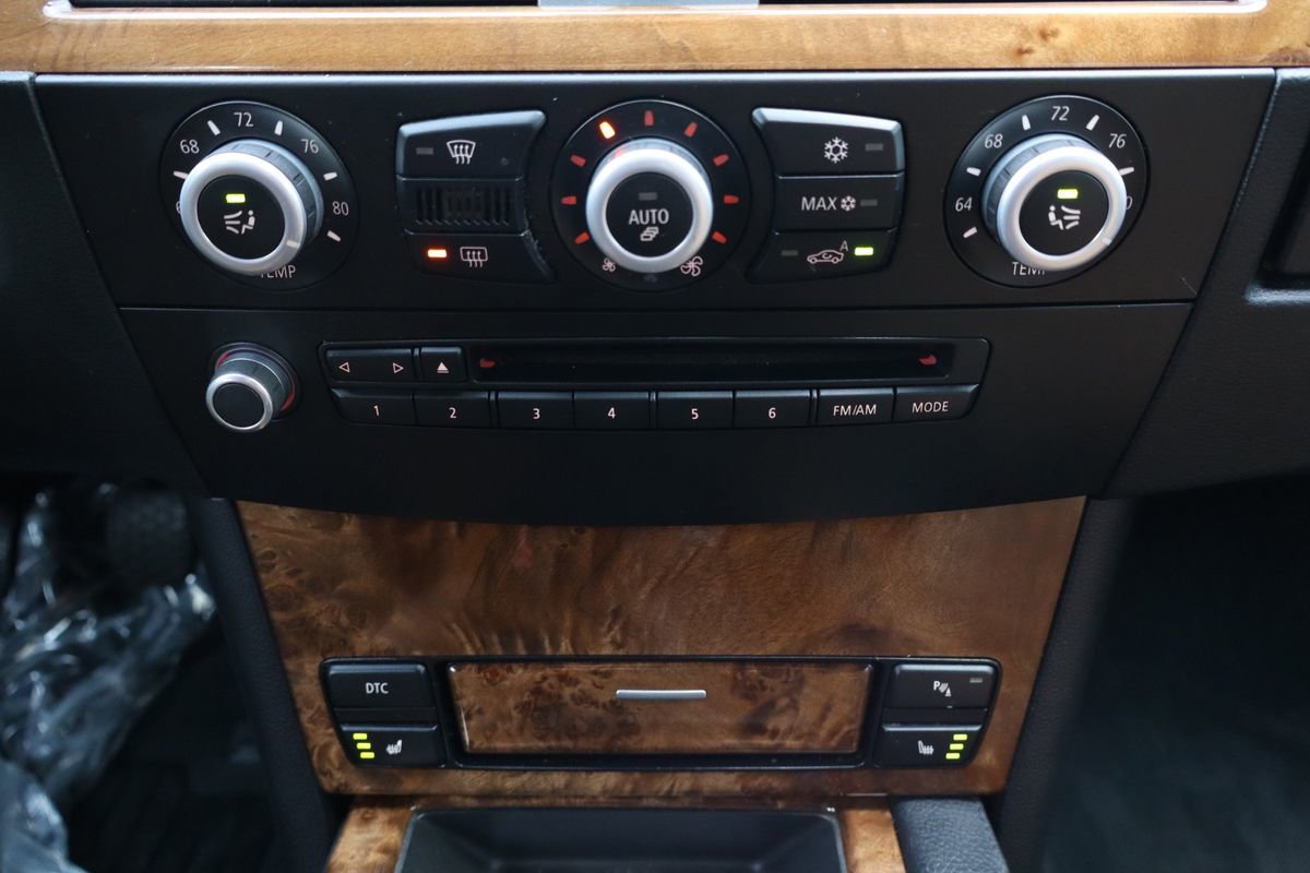 Used 2010 BMW 535i xDrive Wagon AWD/4WD image 19