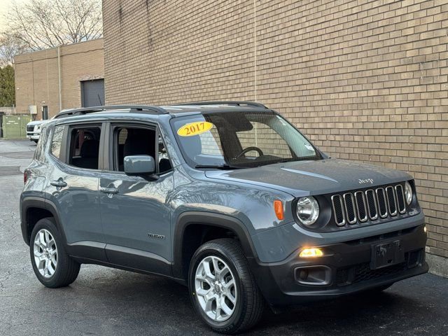 Used 2017 Jeep Renegade Latitude w/ Cold Weather Group image 2