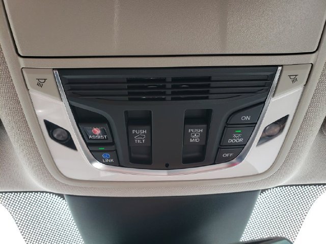 Used 2023 Acura MDX w/ Technology Package AWD/4WD image 32