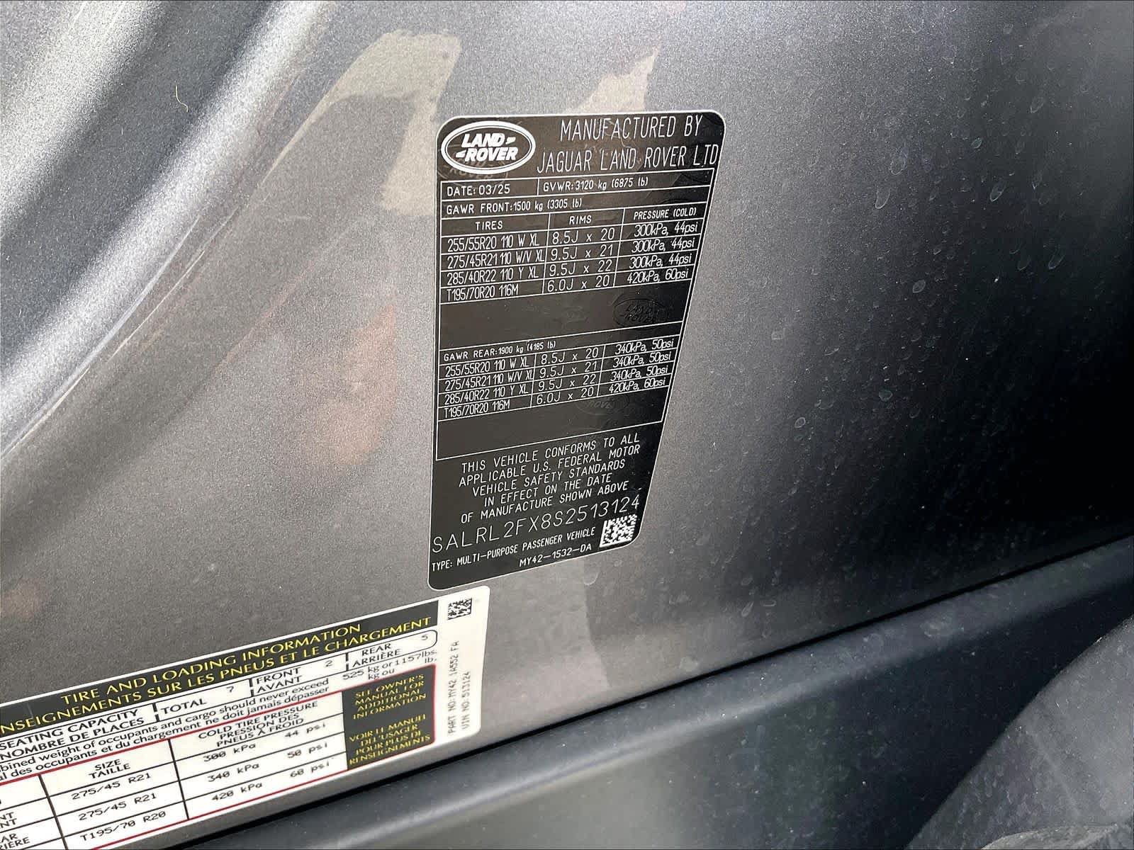 Used 2025 Land Rover Discovery Dynamic SE AWD/4WD image 34