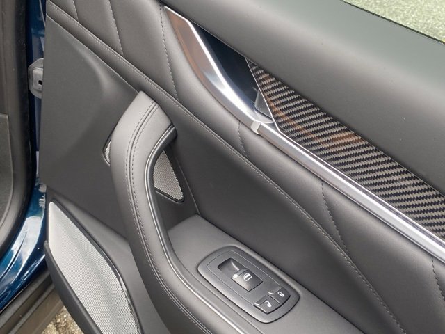 Used 2024 Maserati Levante Trofeo image 36