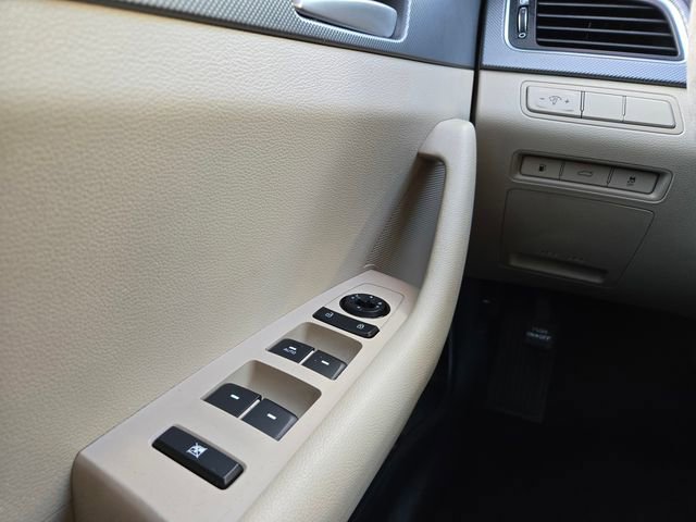 Used 2015 Hyundai Sonata SE FWD image 18