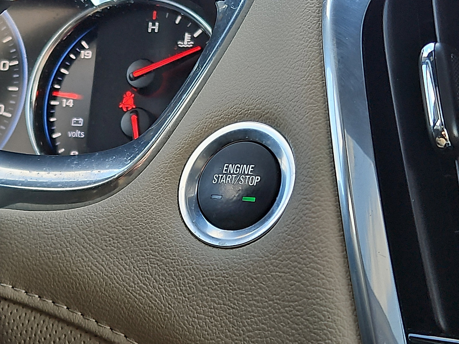 Used 2022 Chevrolet Traverse Premier image 23