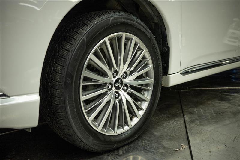 Used 2020 Mitsubishi Outlander SEL image 3