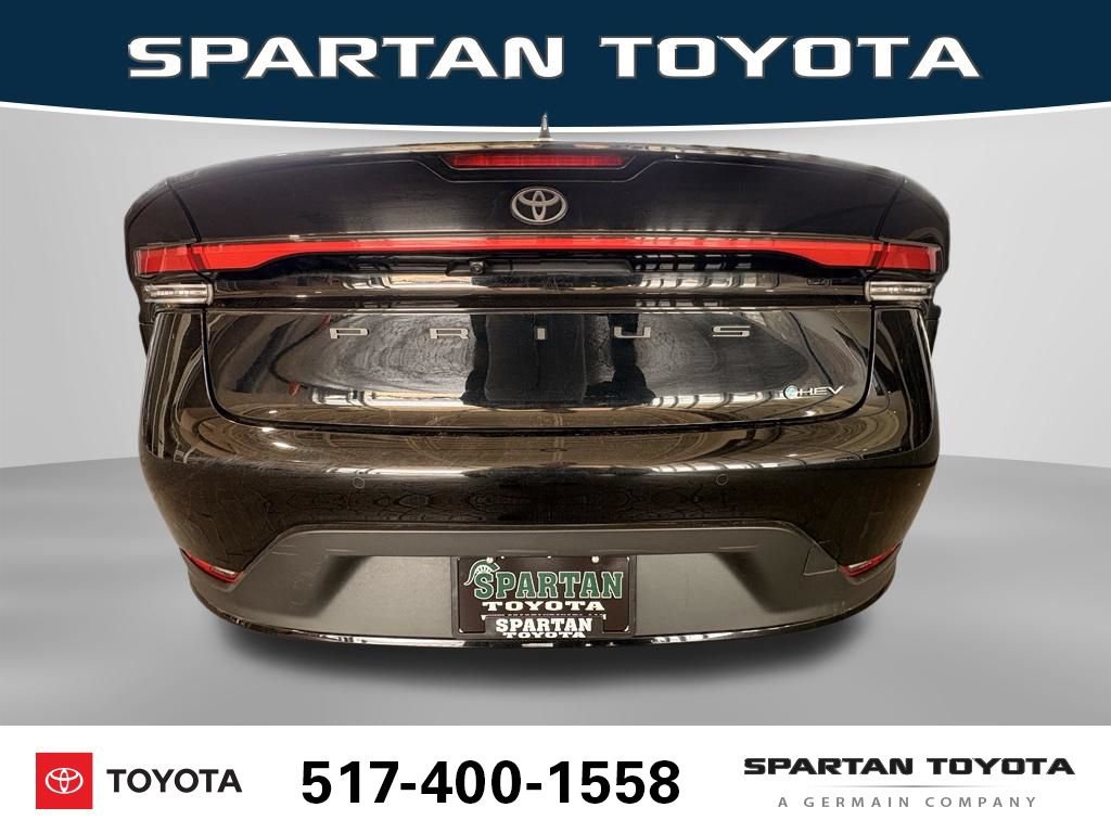 Used 2025 Toyota Prius LE FWD image 4