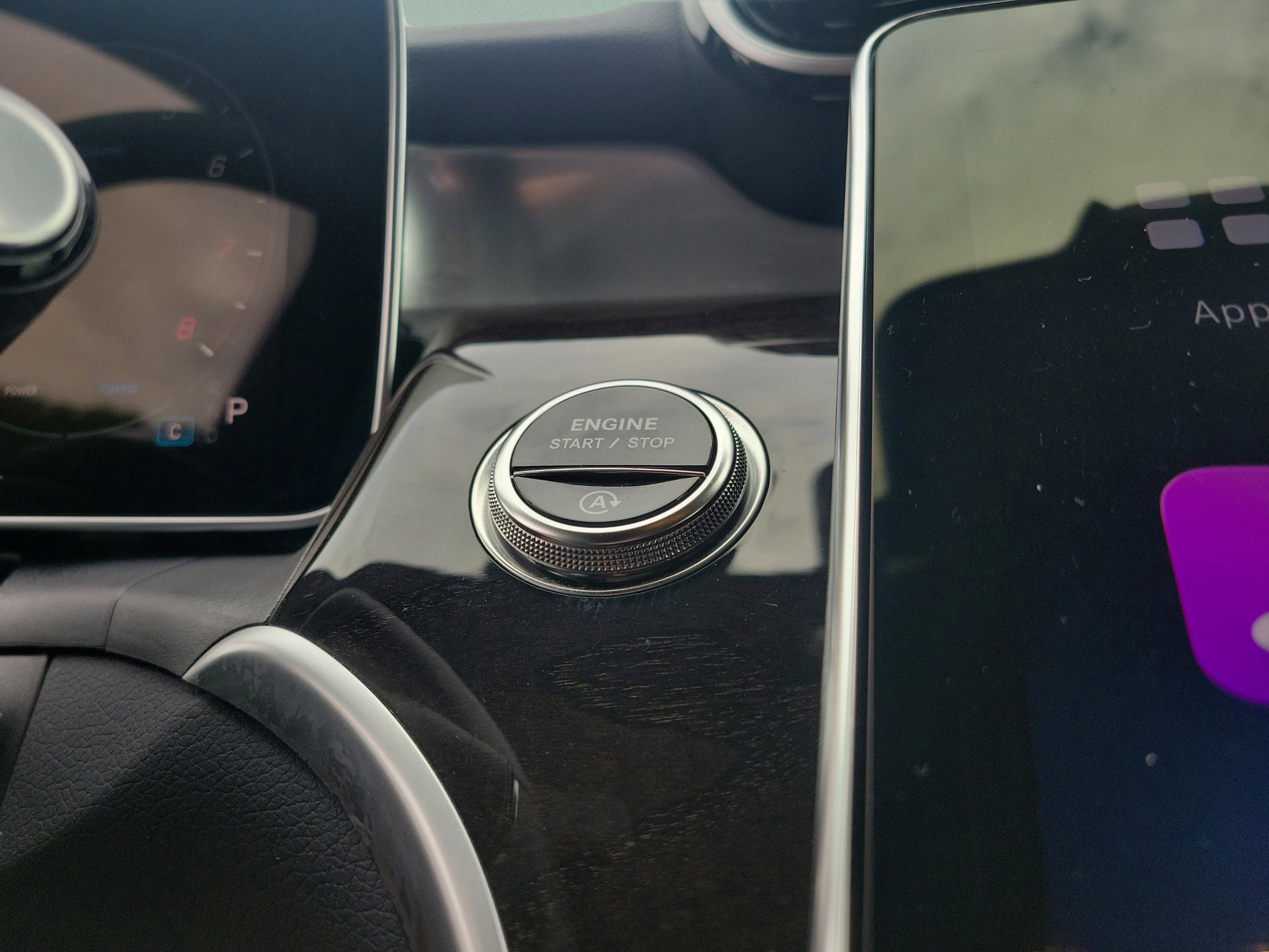 Certified 2025 Mercedes-Benz GLC 300 image 28