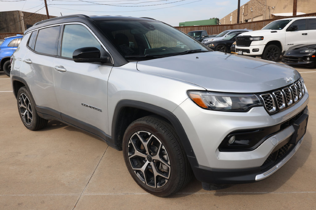 Used 2025 Jeep Compass Limited AWD/4WD image 3