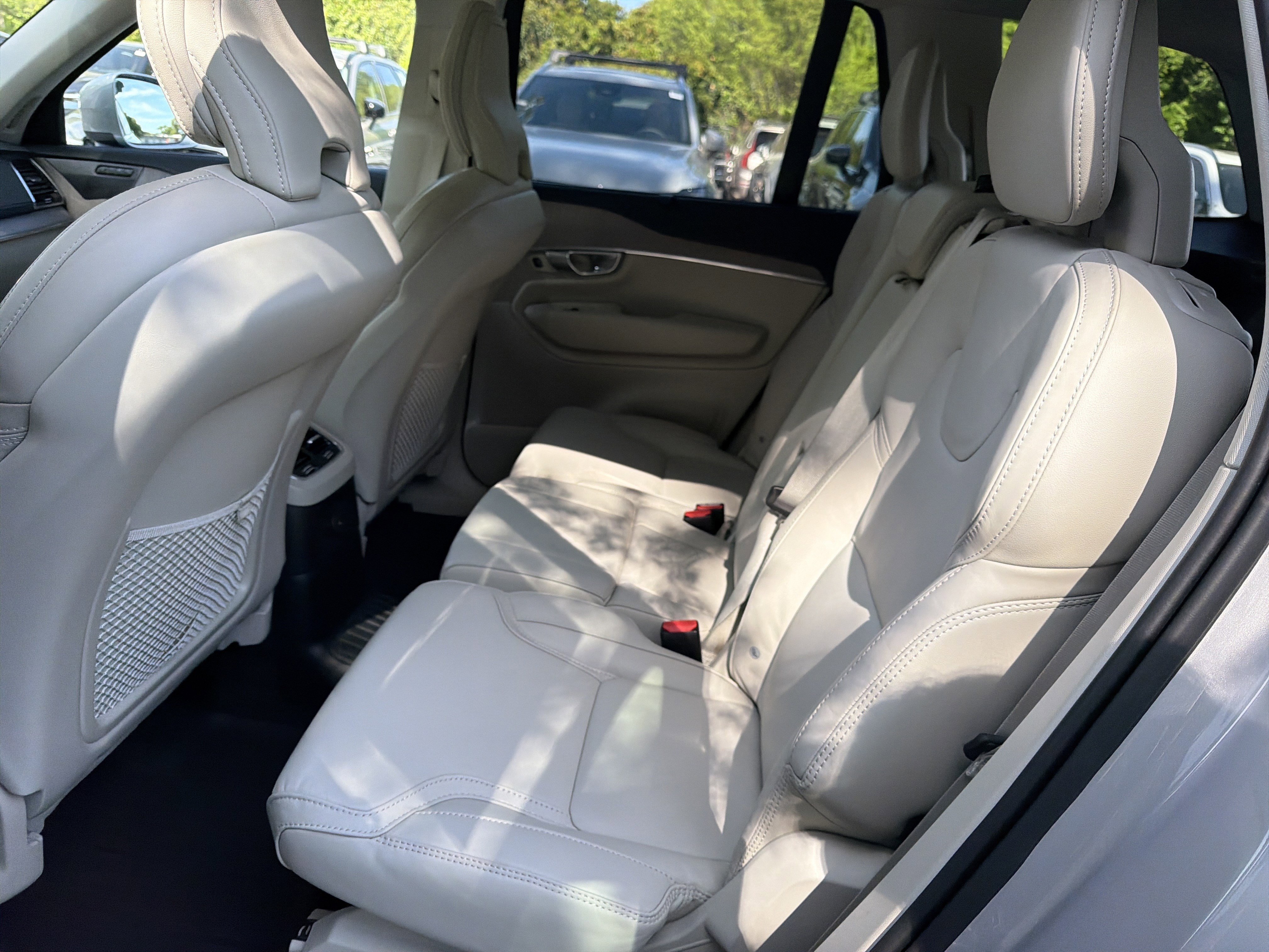 Certified 2024 Volvo XC90 T8 Ultimate w/ Protection Package Premier image 32