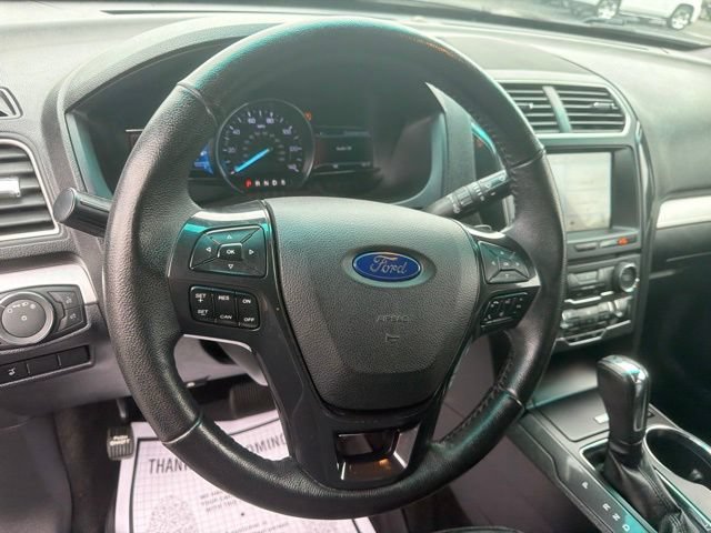 Used 2017 Ford Explorer XLT w/ Equipment Group 202A AWD/4WD image 14