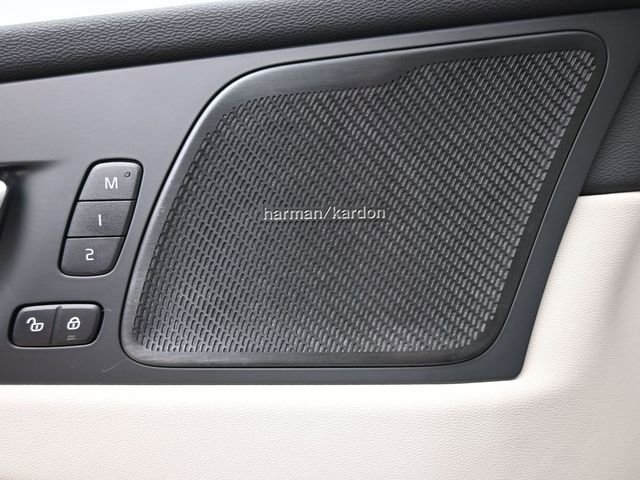 Used 2024 Volvo XC60 B5 Ultimate w/ Protection Package Premier image 26