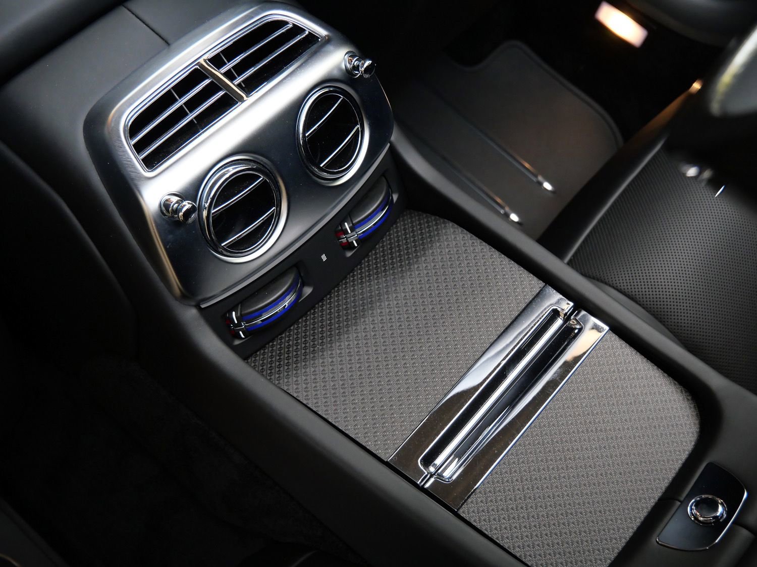 Used 2021 Rolls-Royce Dawn RWD image 32