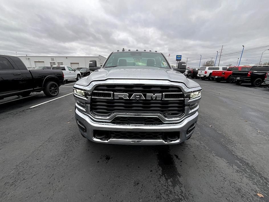 New 2026 RAM 5500 4x4 Regular Cab image 2