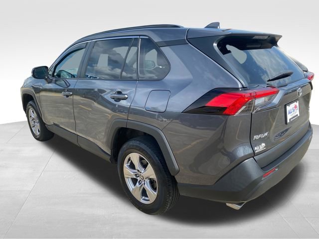 Used 2022 Toyota RAV4 XLE w/ Convenience Package AWD/4WD image 4