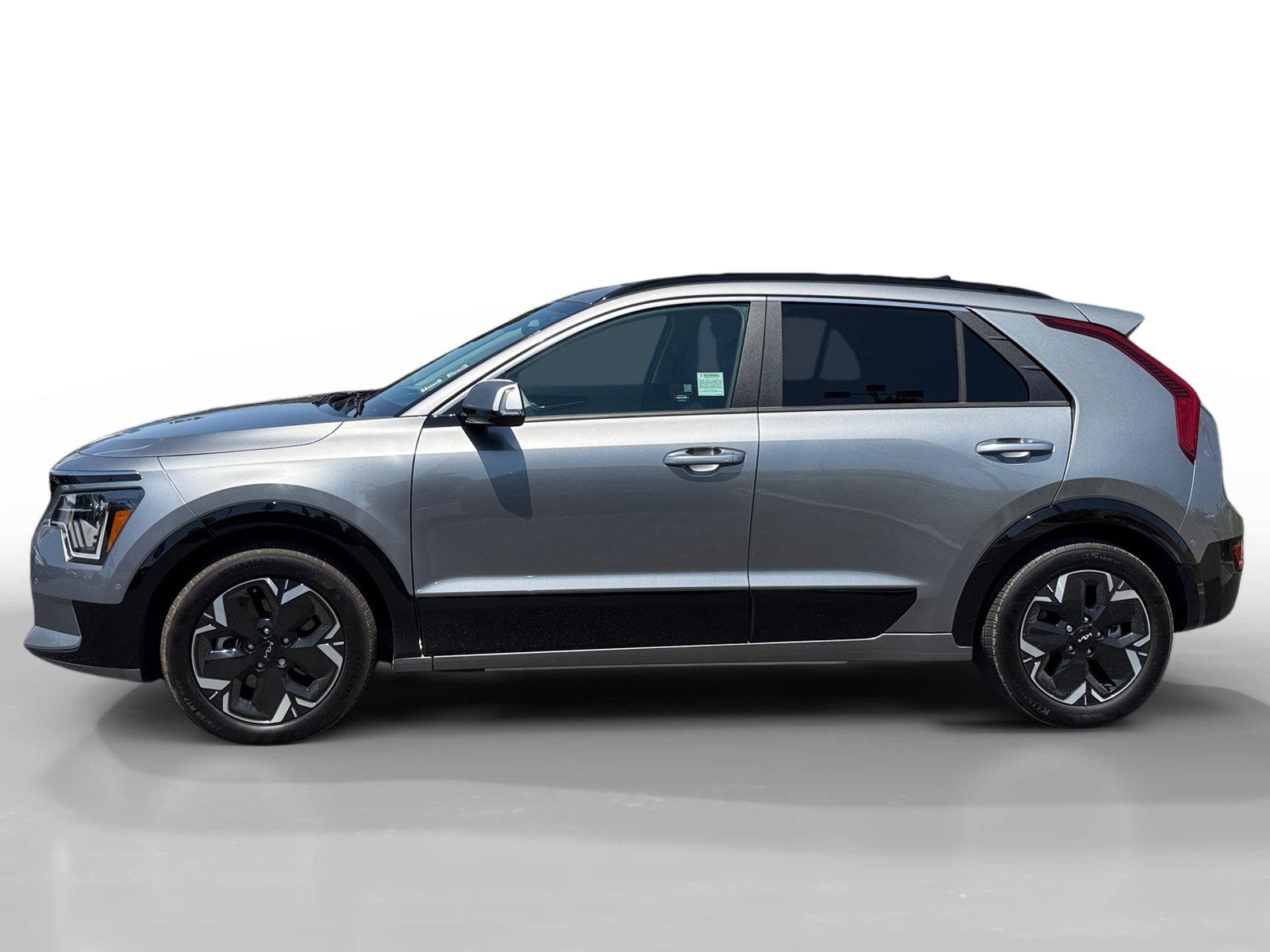 Certified 2024 Kia Niro Wave FWD image 2