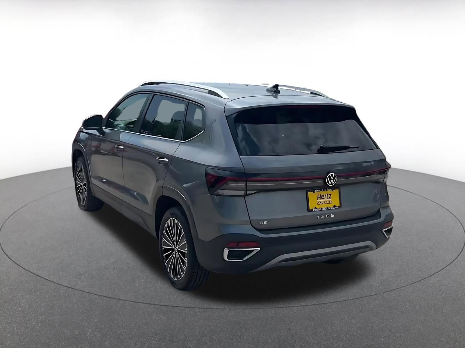 Used 2025 Volkswagen Taos SE FWD image 11