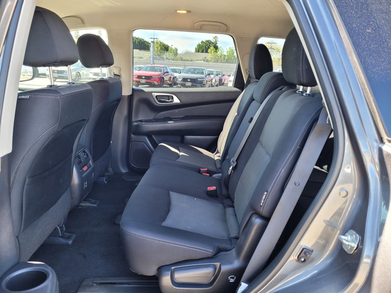 Used 2018 Nissan Pathfinder SV w/ SV Tech Package image 11