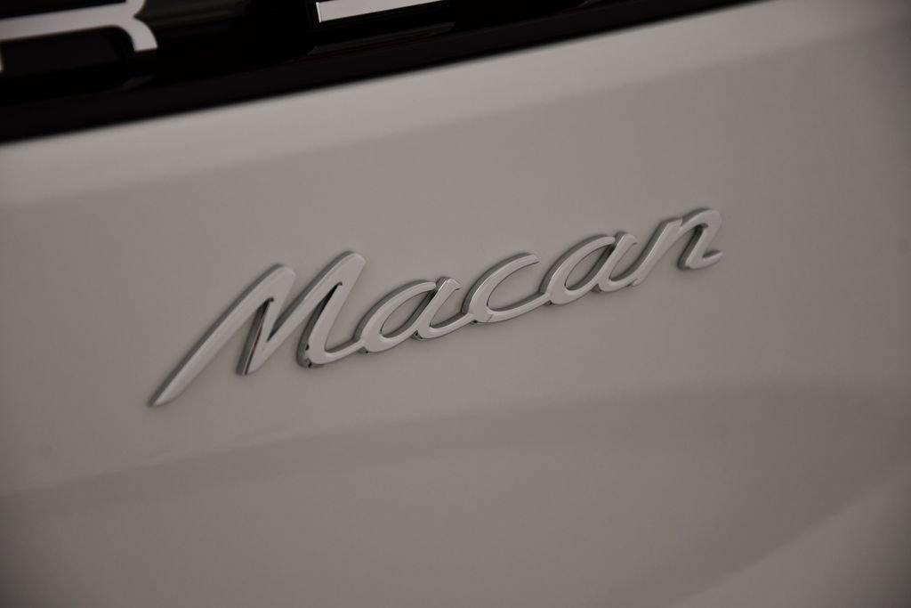 Used 2025 Porsche Macan image 9