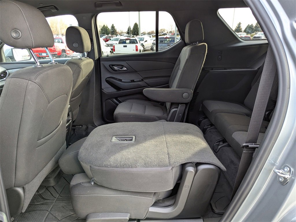 Used 2023 Chevrolet Traverse LT w/ Rear Camera Mirror Package image 33