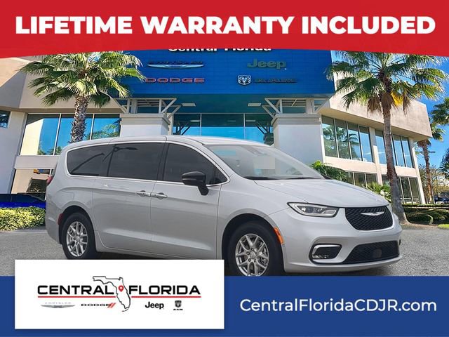 New 2026 Chrysler Pacifica Select image 1