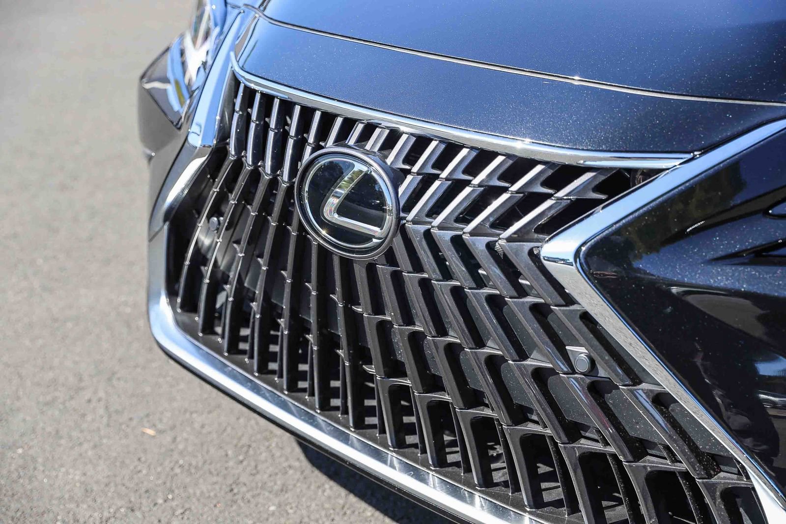 Used 2025 Lexus ES 350 w/ Premium Package FWD image 11