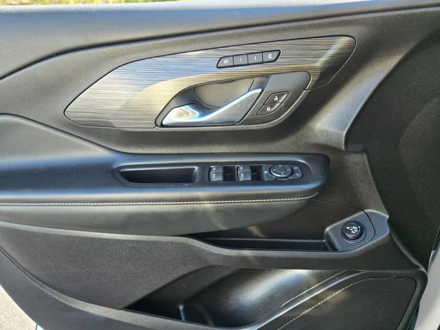 Used 2024 GMC Terrain SLT image 31